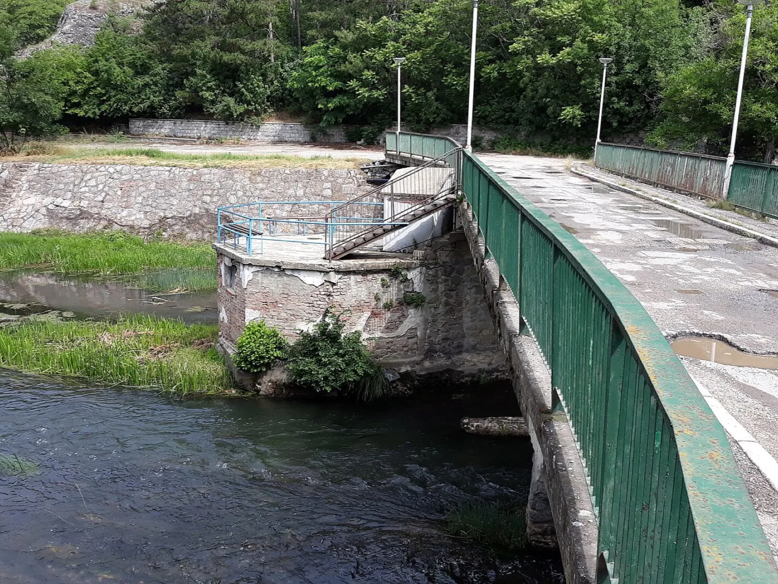 Brücke über den Crni Timok in Gamzigradska Banja